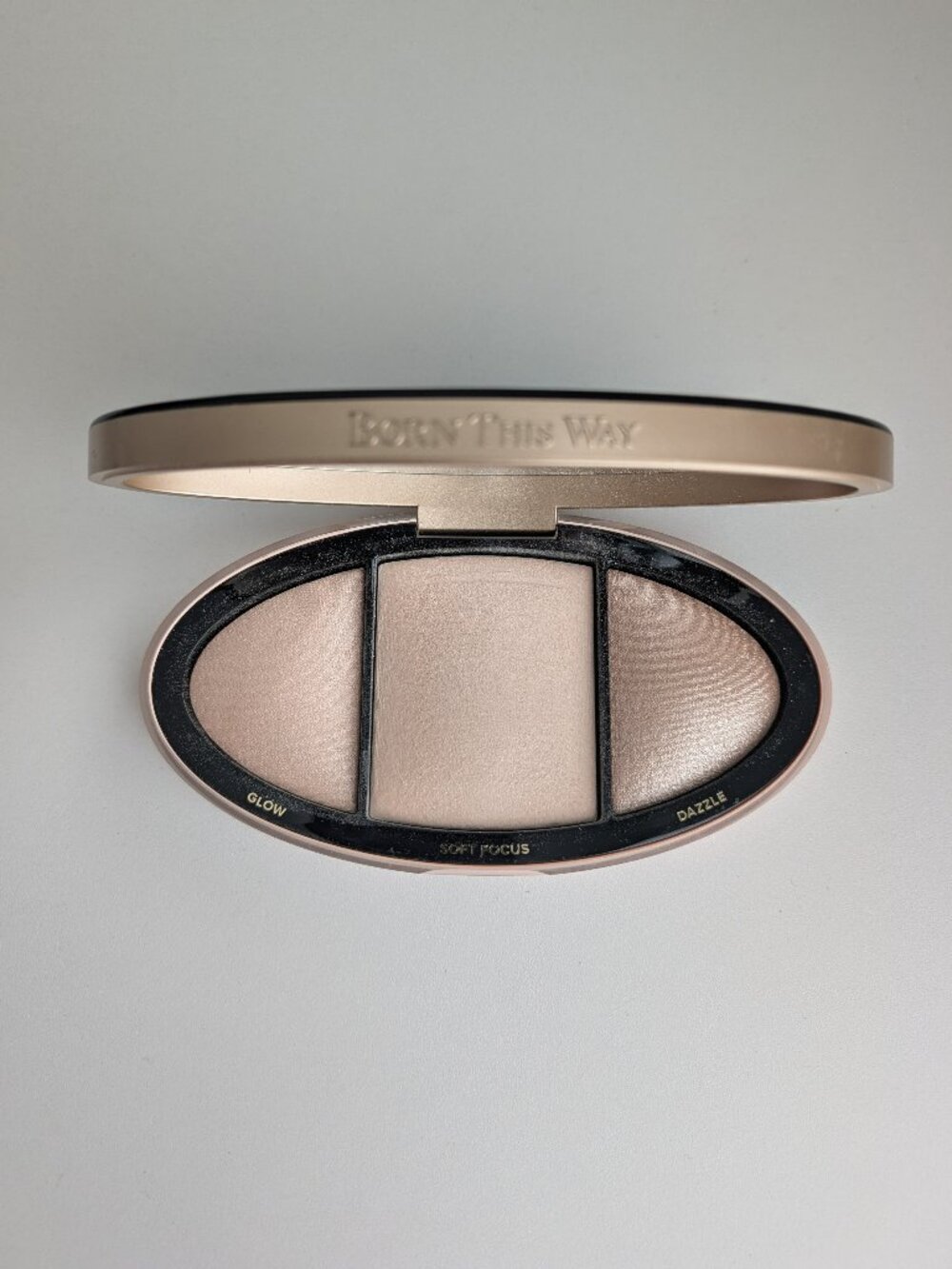 Too Faced Born This Way Turn Up The Light Highlighting Palette - Shade LIGHT